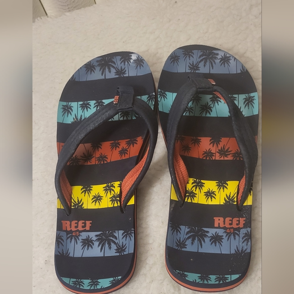 Reef Sandal foe kids Size 4/5.Multicolor